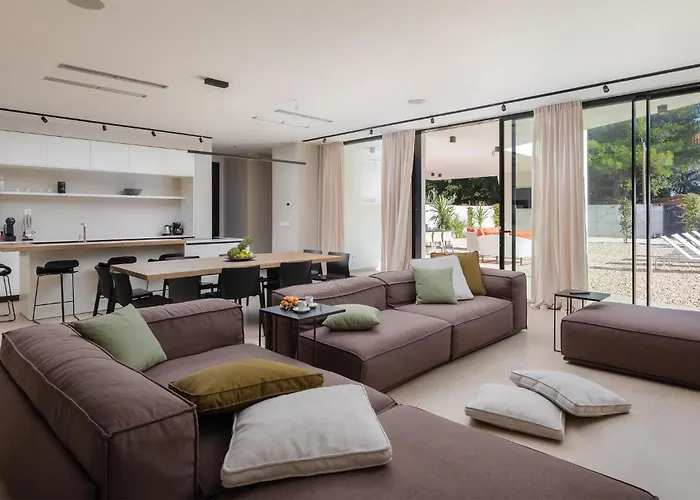 Viktoria Пакоштане